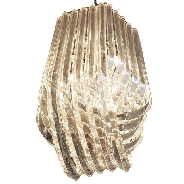 1950s Hollywood Regency Sculptural Lucite & Gold Tone Loop Ribbon Chandelier - 4