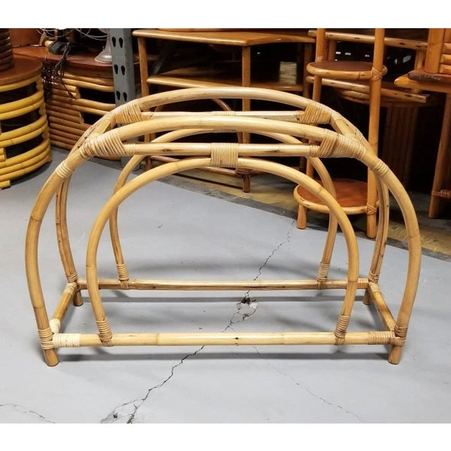 1950s Restored Rattan Double Arched Two-Tiered Single Strand Side Table in Blonde Rattan - 2