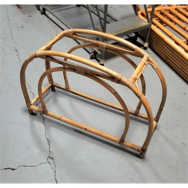 1950s Restored Rattan Double Arched Two-Tiered Single Strand Side Table in Blonde Rattan - 3