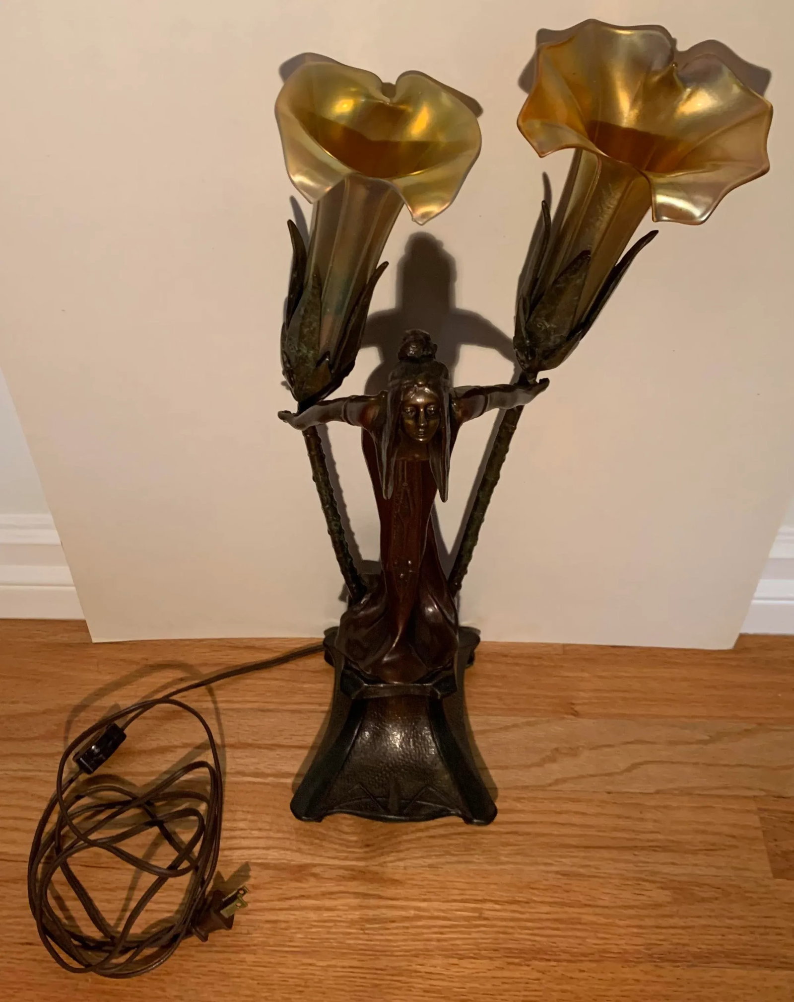 Early 20th Century Art Deco Maiden Bronze Lamp by Gurnstler. - 2