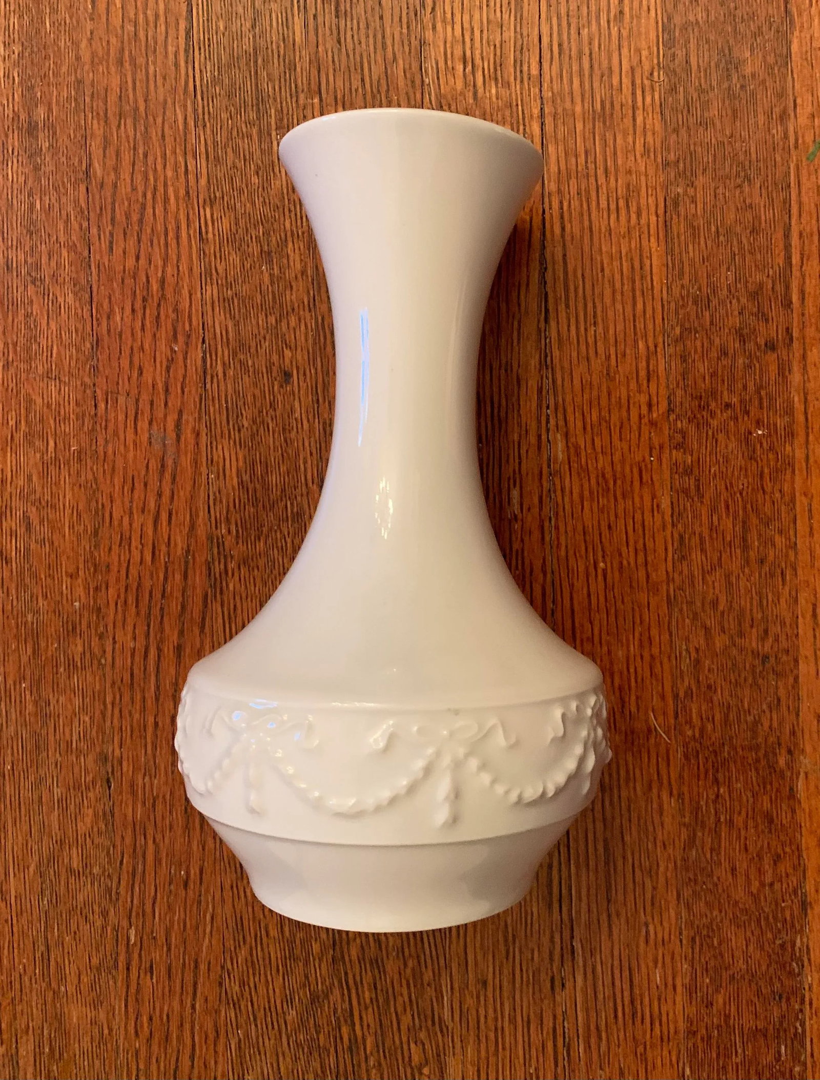 1960s White Relief Porcelain Vase by Royal Porzellan - 7