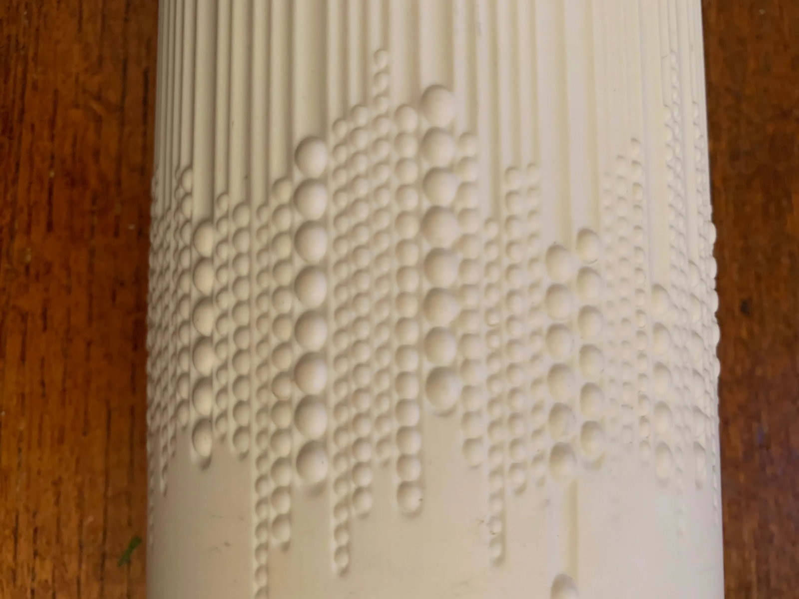 1960s White Relief Op Art Porcelain Vase by Rosenthal Studio-Linie - 2