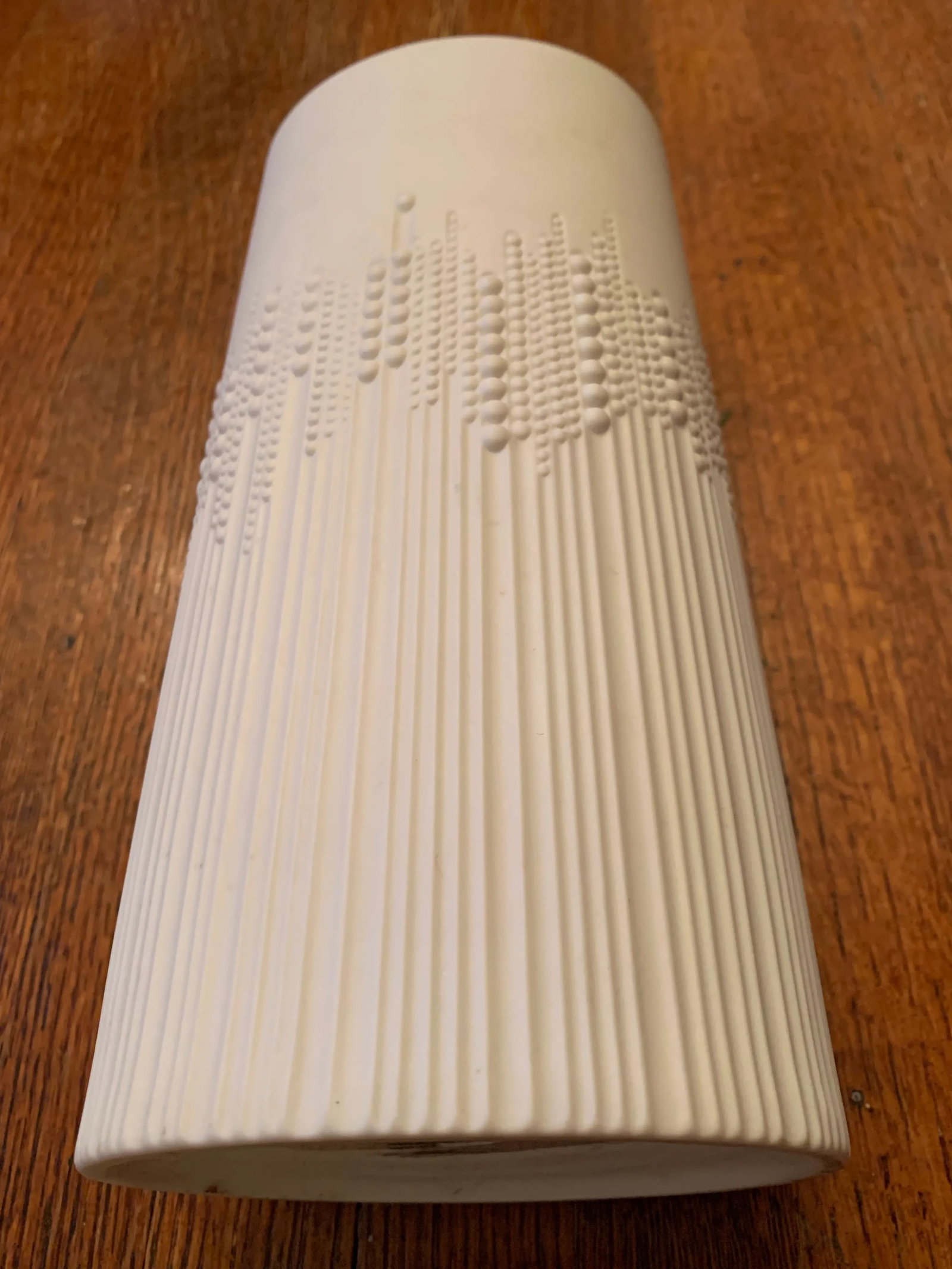 1960s White Relief Op Art Porcelain Vase by Rosenthal Studio-Linie - 3
