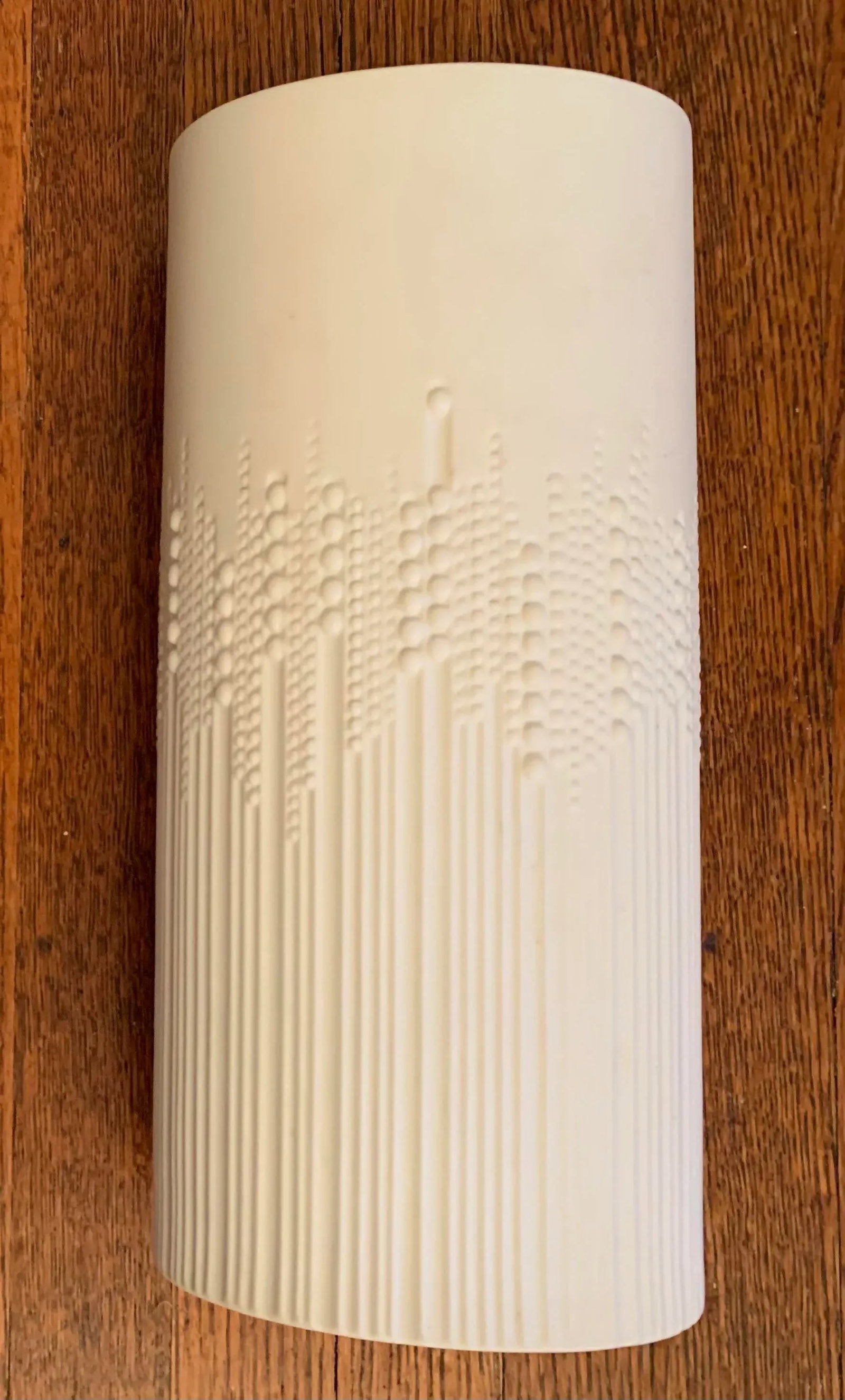 1960s White Relief Op Art Porcelain Vase by Rosenthal Studio-Linie - 4
