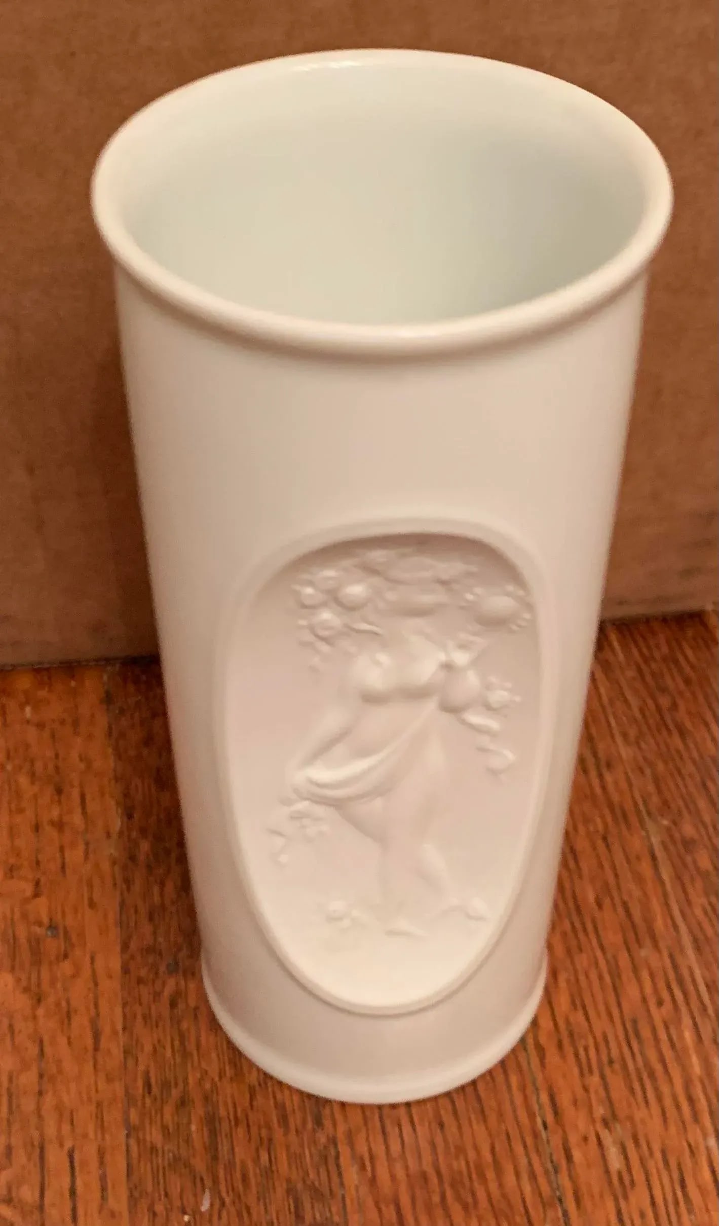 1960s White Relief Op Art Porcelain Vase by Rosenthal Studio-Linie - 4