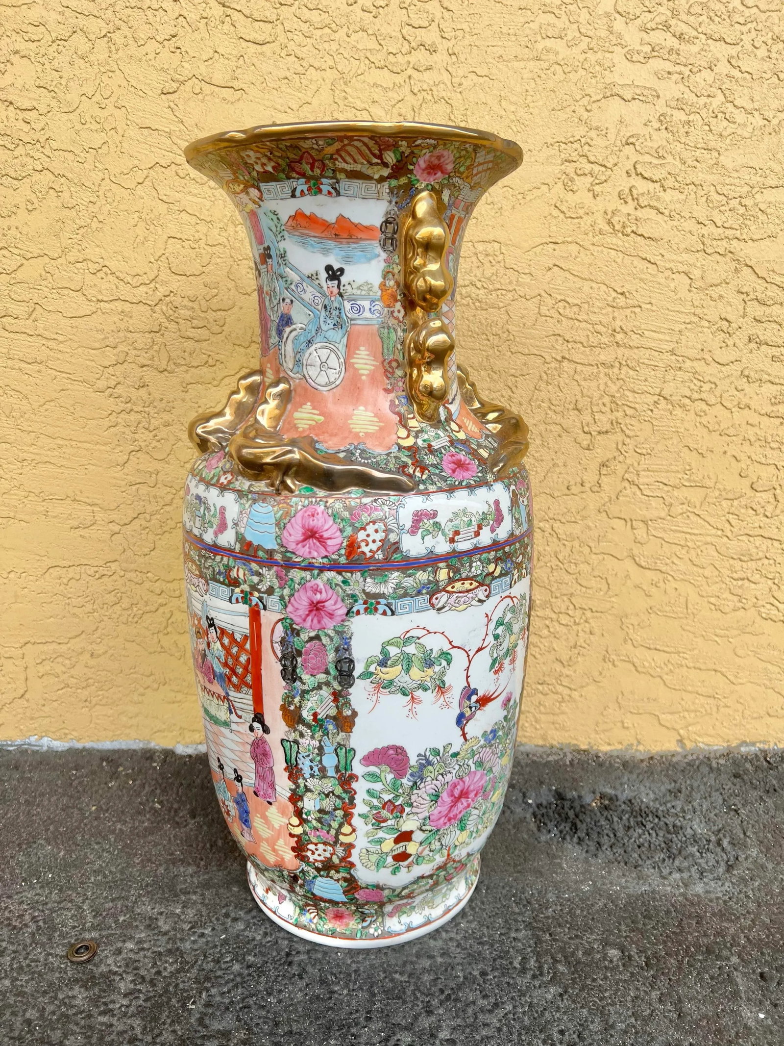 Vintage Famille Rose Vase and Hand Painted in Pastels With Heavy Gold Accents - 7