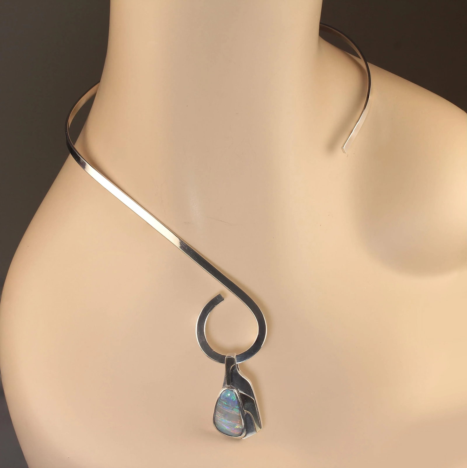 Late 20th Century Brazilian Opal in Sterling and 18k Gold Pendant - 7