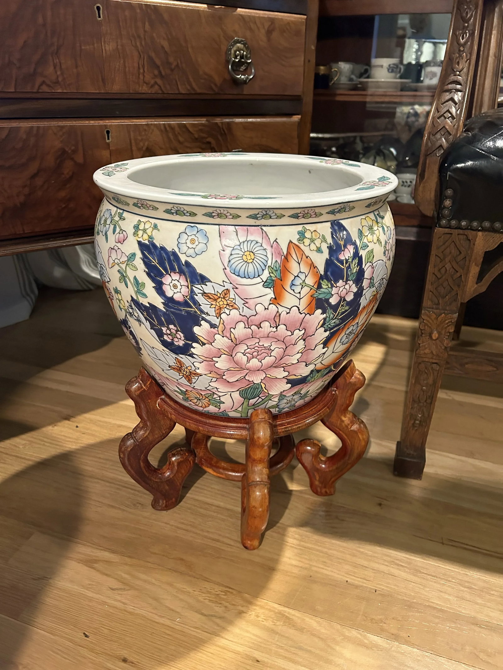 Mid 20th Century Chinoiserie Tobacco Leaf Fishbowl Planter With Stand - 2