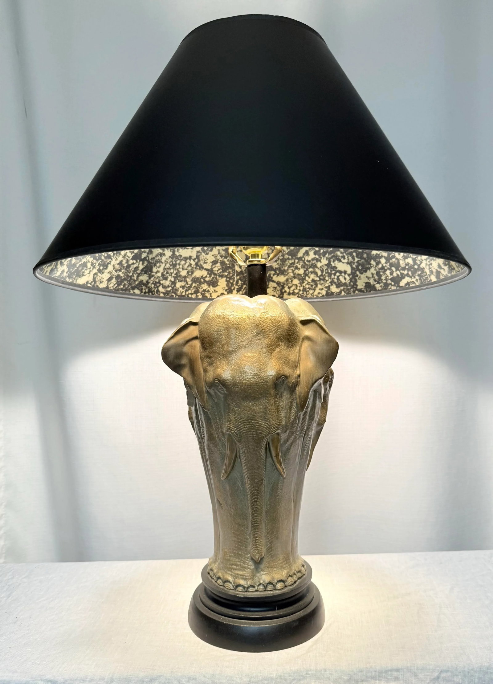 Vintage Hollywood Regency Three Sided Elephant Table Lamp With Original Faux Tortoise Shell Lined Sh - 2