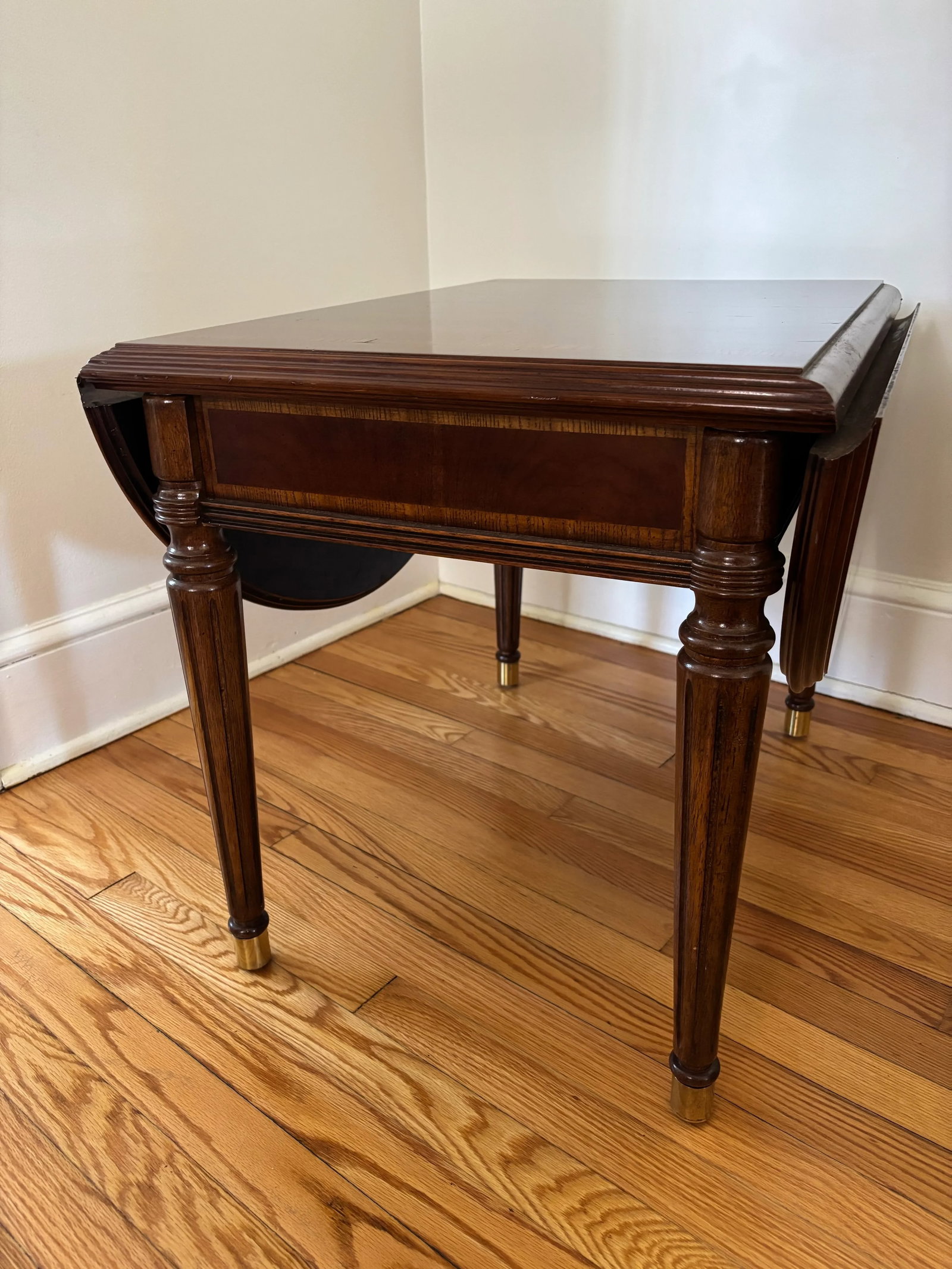 1990s Drop Leaf Inlay Side Table With Brass Feet - 4