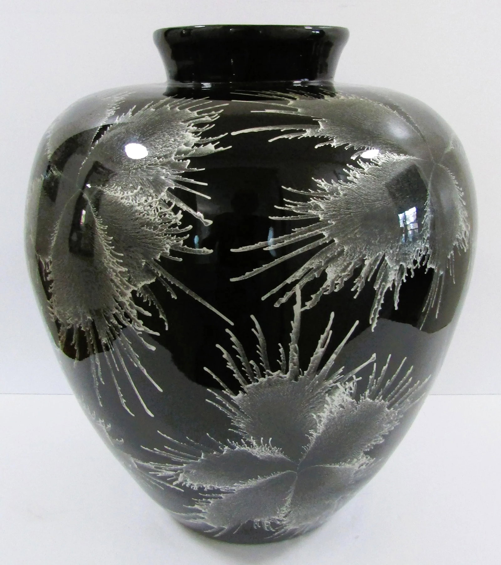 Vintage 1960s Large Black Lacquer Over Bamboo Urn Vase With Silver Floral Design - 3
