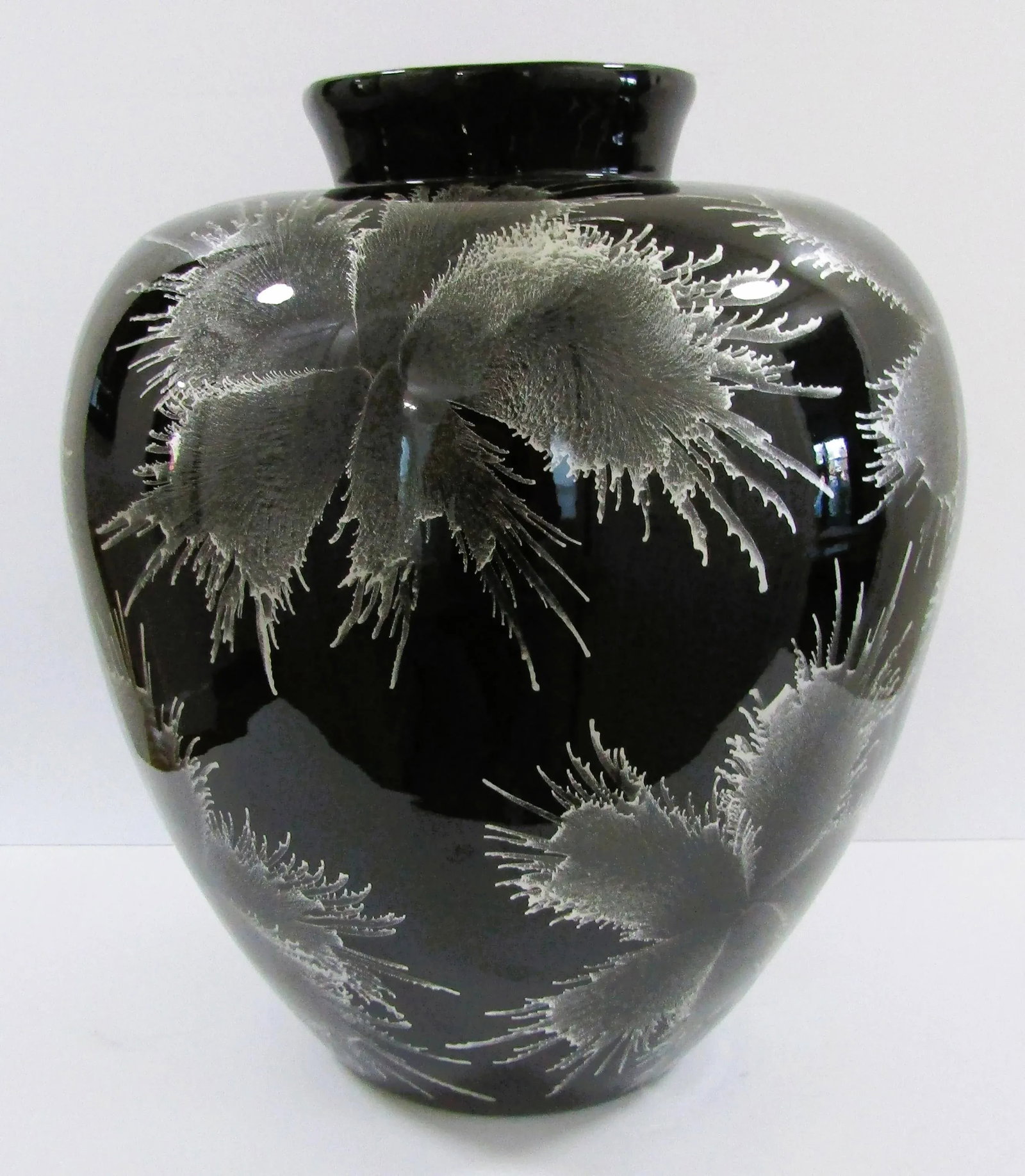 Vintage 1960s Large Black Lacquer Over Bamboo Urn Vase With Silver Floral Design - 6