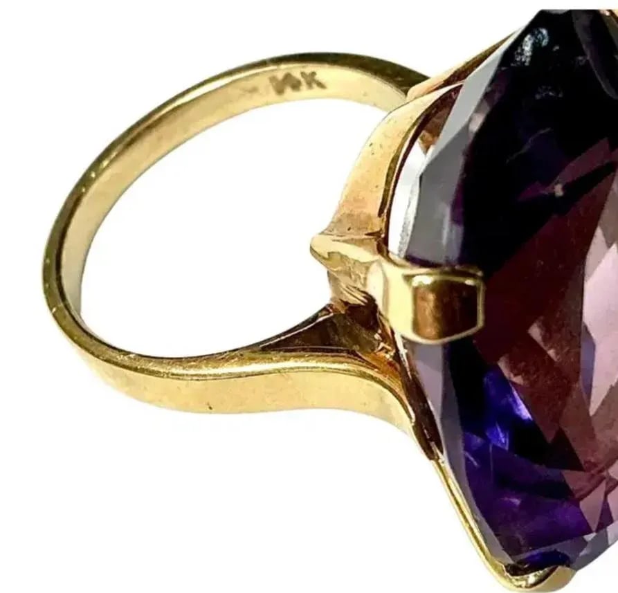 14k Yellow Gold Oval Amethyst Ring - 5