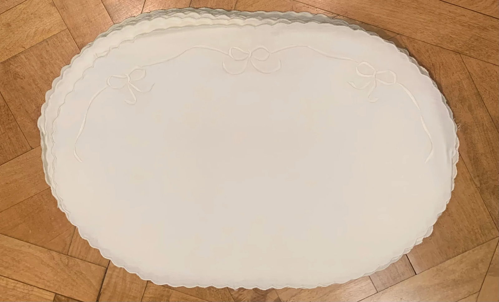 Antique Oval Placemats With Small Scalloped Edge- Set of 16 - 3