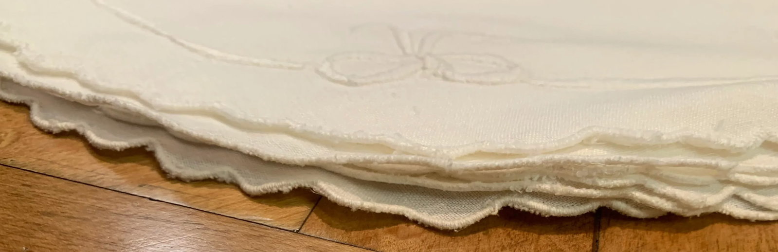Antique Oval Placemats With Small Scalloped Edge- Set of 16 - 4