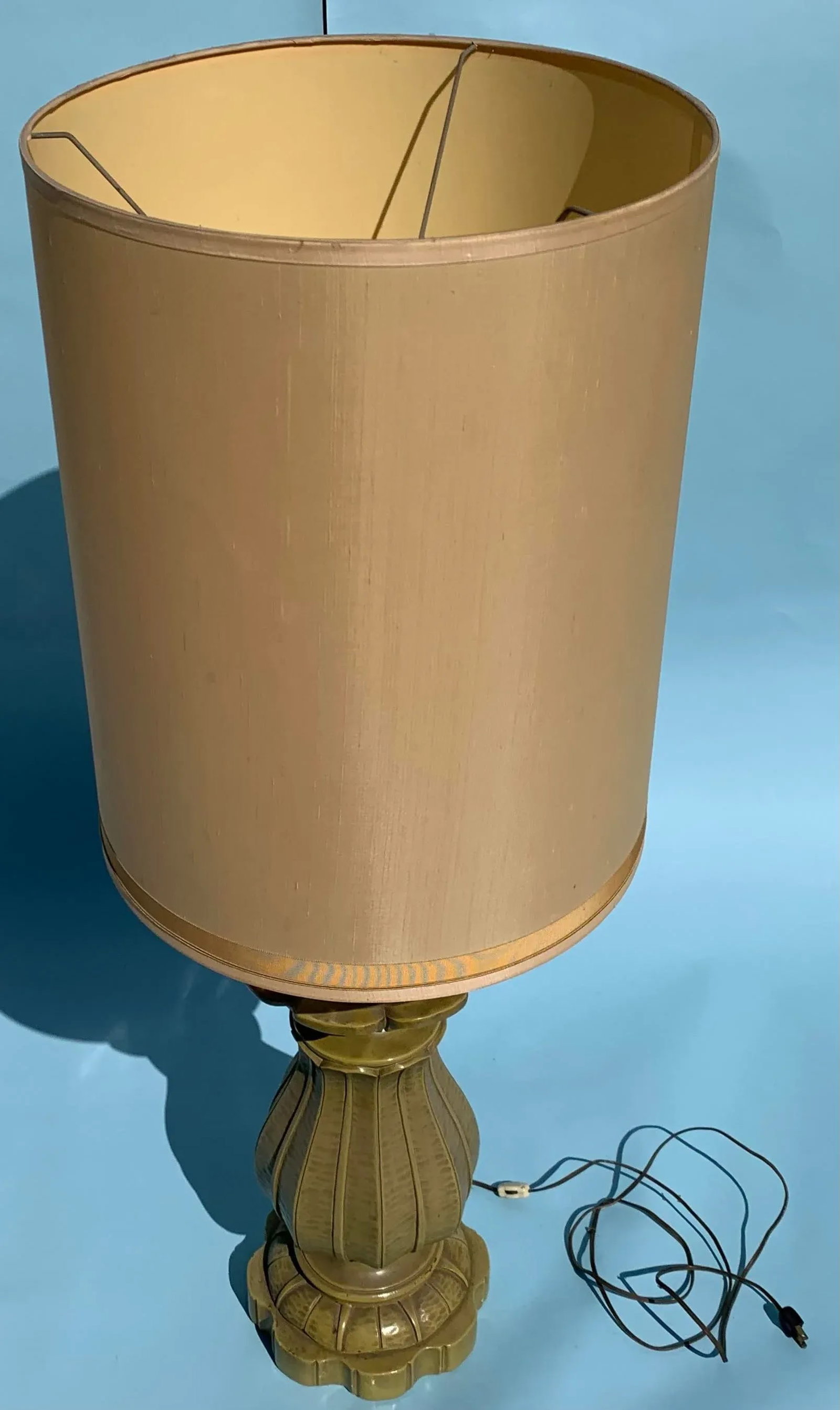 1960s Plaster Gold "Lotus Flower Shaped" Table Lamp With Silk Drum Shade - 2