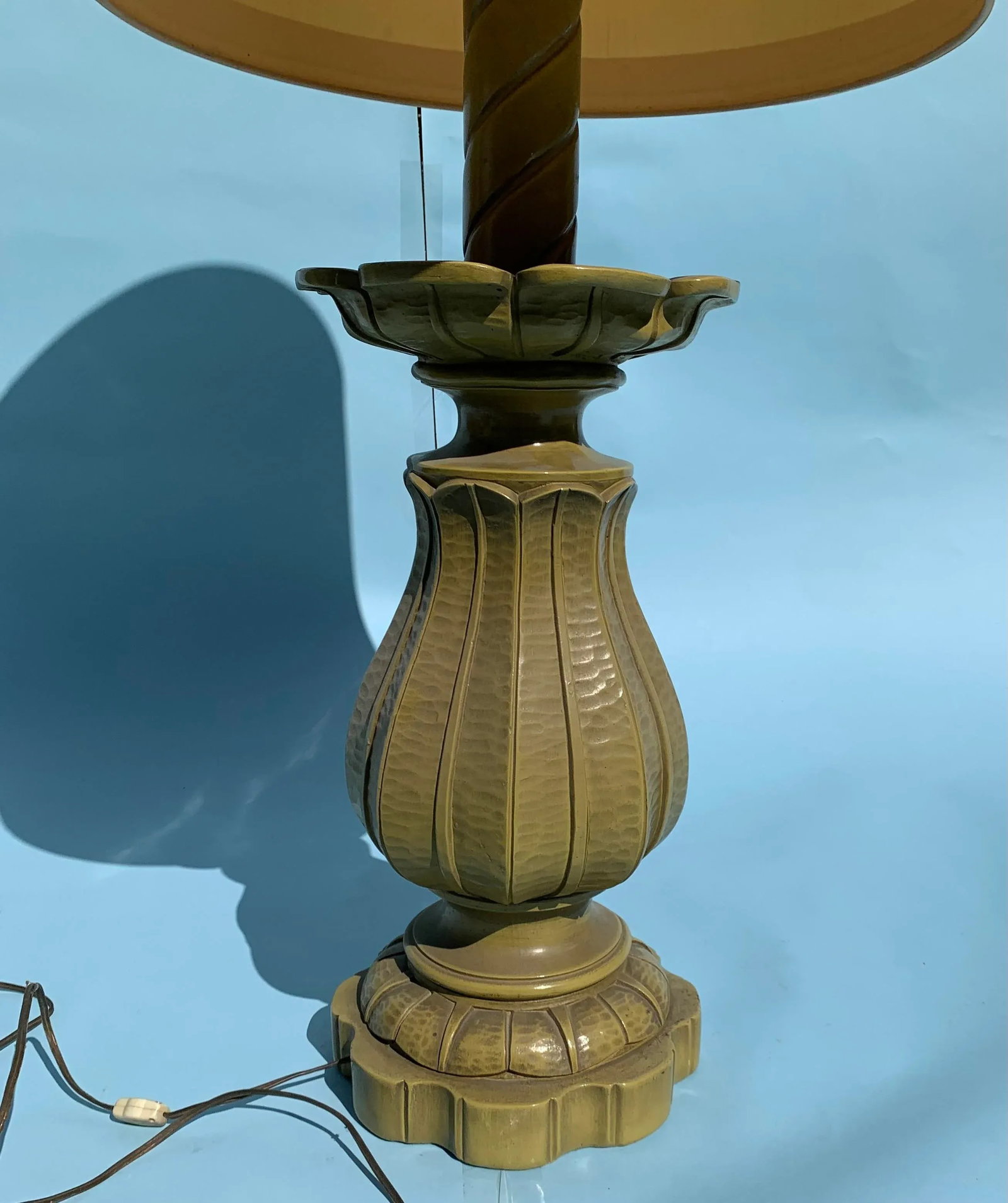 1960s Plaster Gold "Lotus Flower Shaped" Table Lamp With Silk Drum Shade - 6