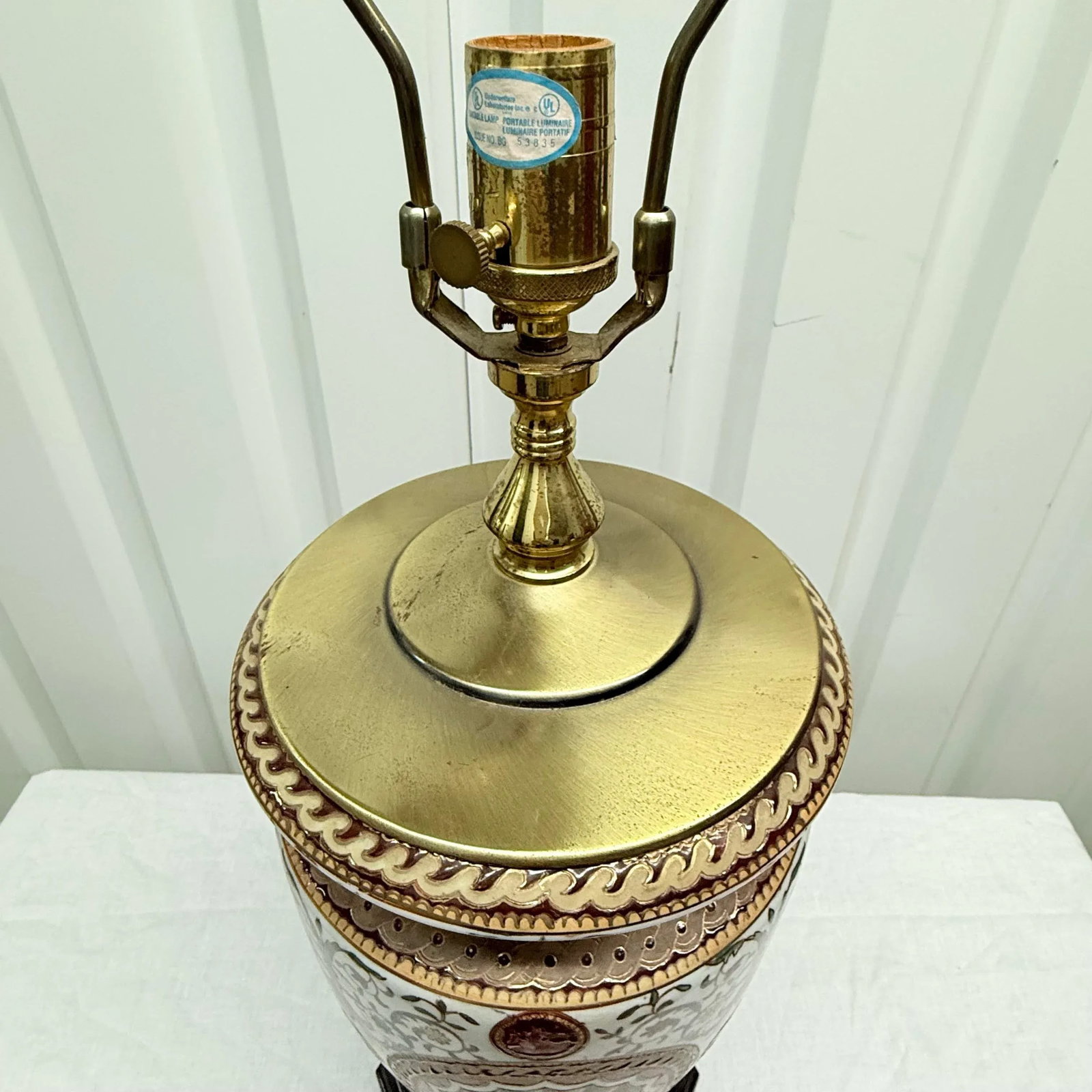 Vintage Oriental Accents Table Lamp - Hand-Painted Porcelain Design - 7