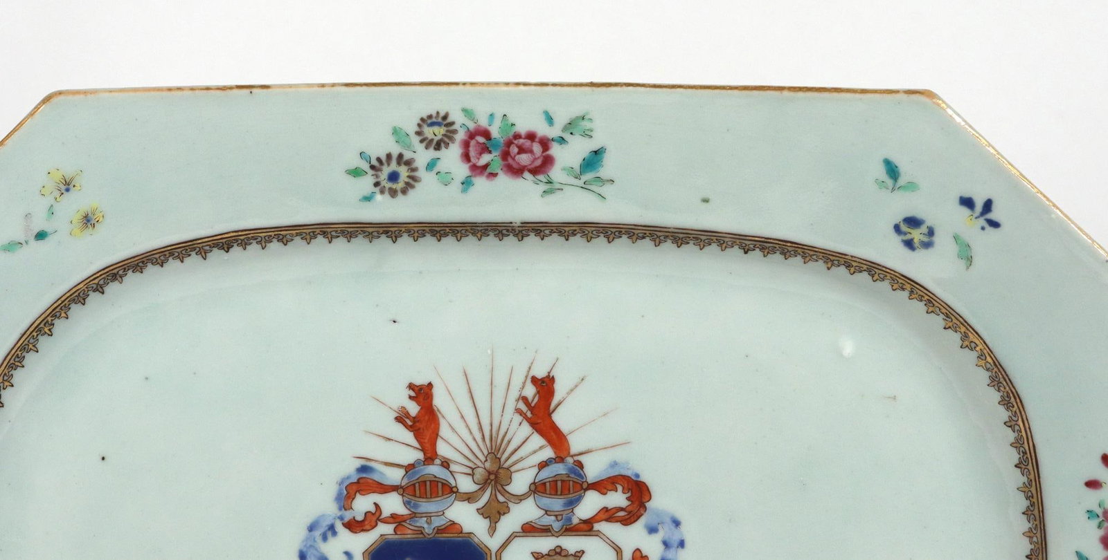 Chinese Export Porcelain Armorial Dish With European Coat of Arms - 2