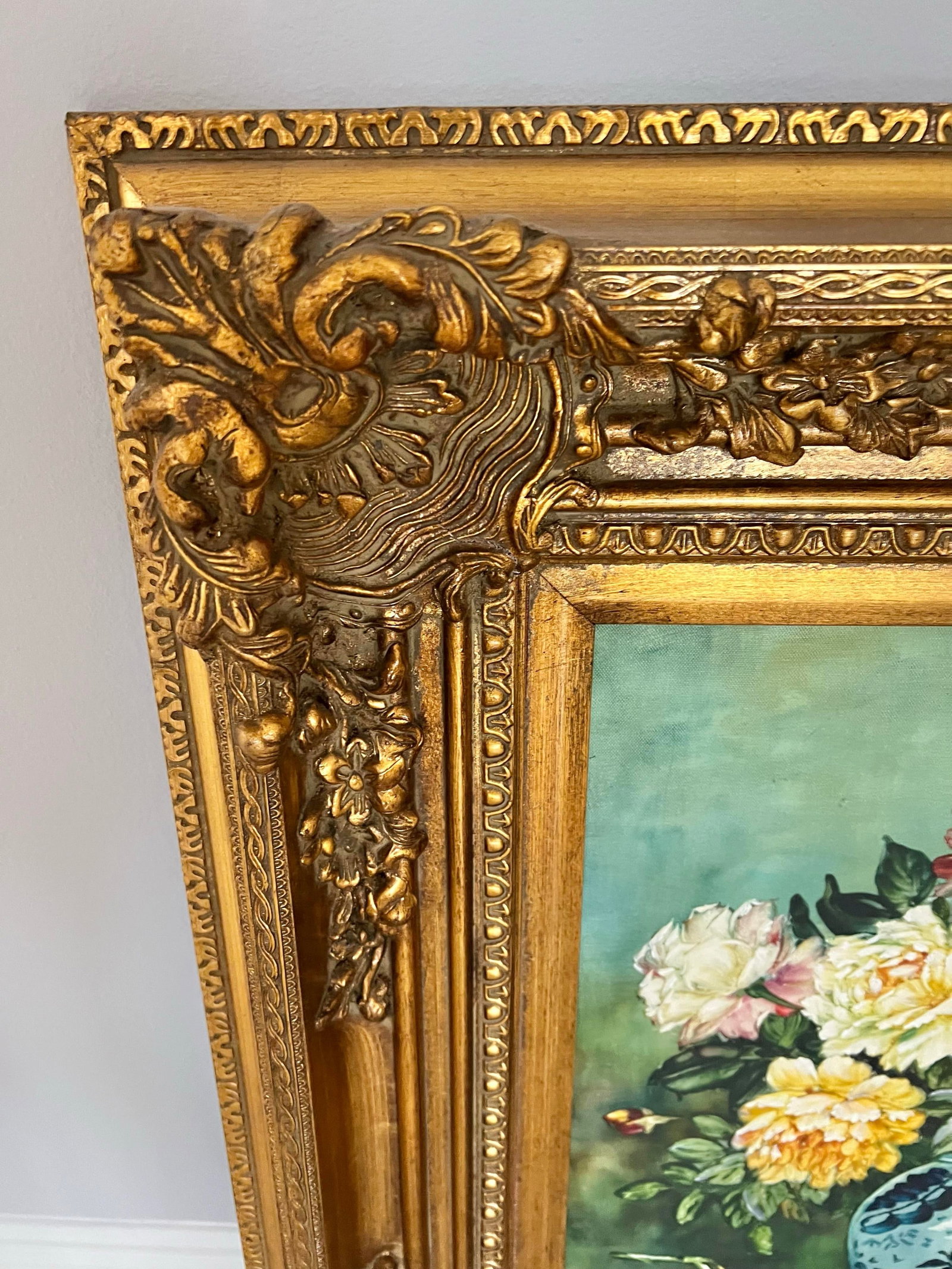 Mid Century Floral Oil Painting in Gold Ornate Frame - 3