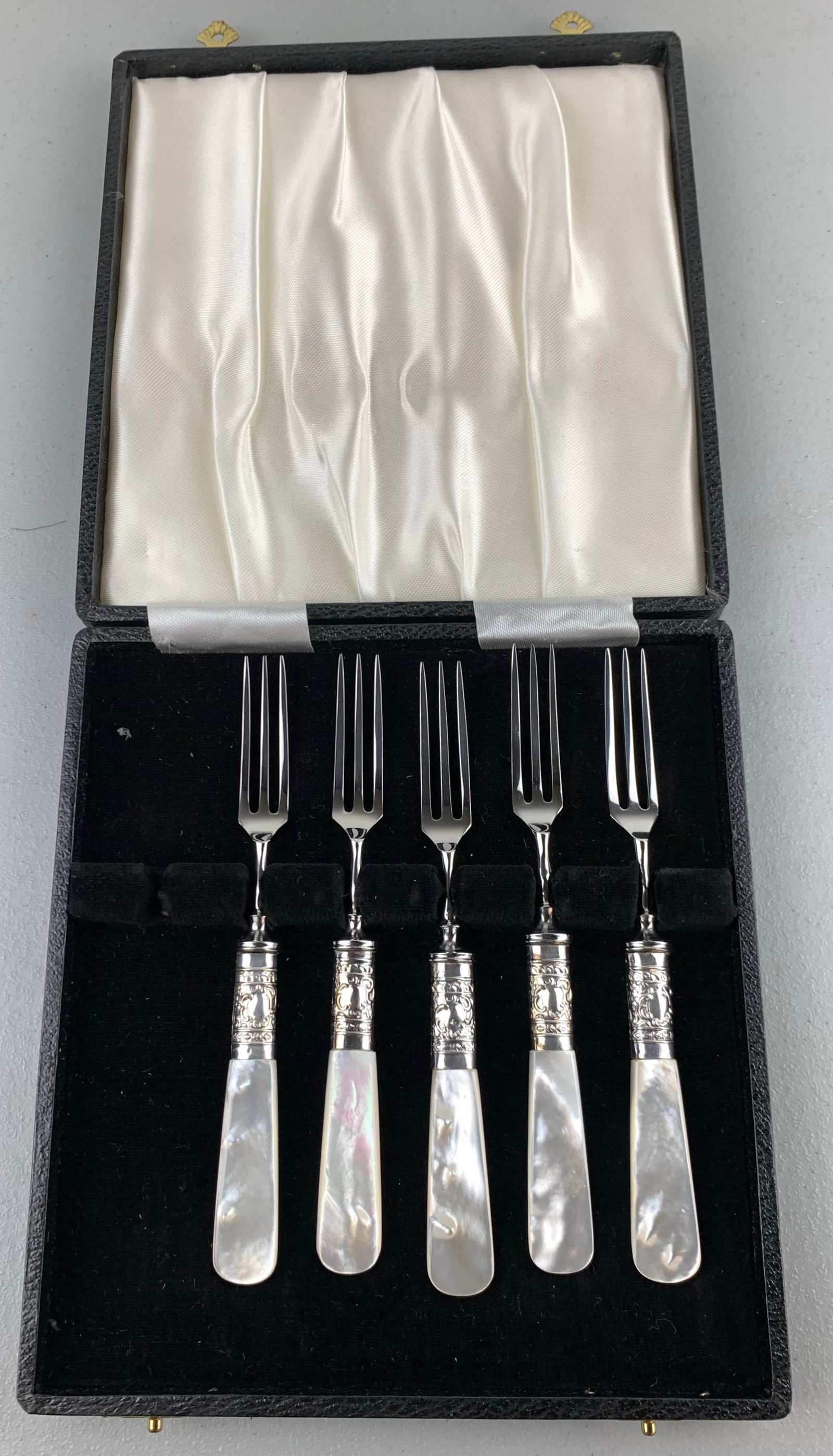 Vintage Silverplate & Mother of Pearl Cocktail Forks - Set of 5 - 4