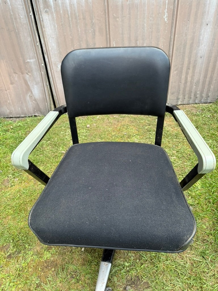 1960s MCM Rolling Swivel Tanker Chair by McDowell and Craig - 3