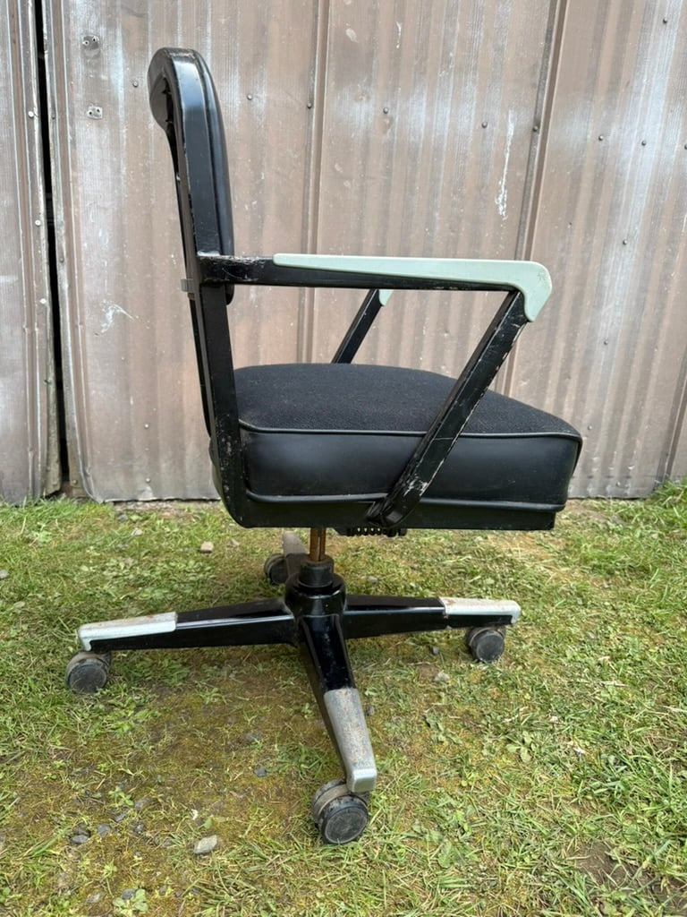 1960s MCM Rolling Swivel Tanker Chair by McDowell and Craig - 6