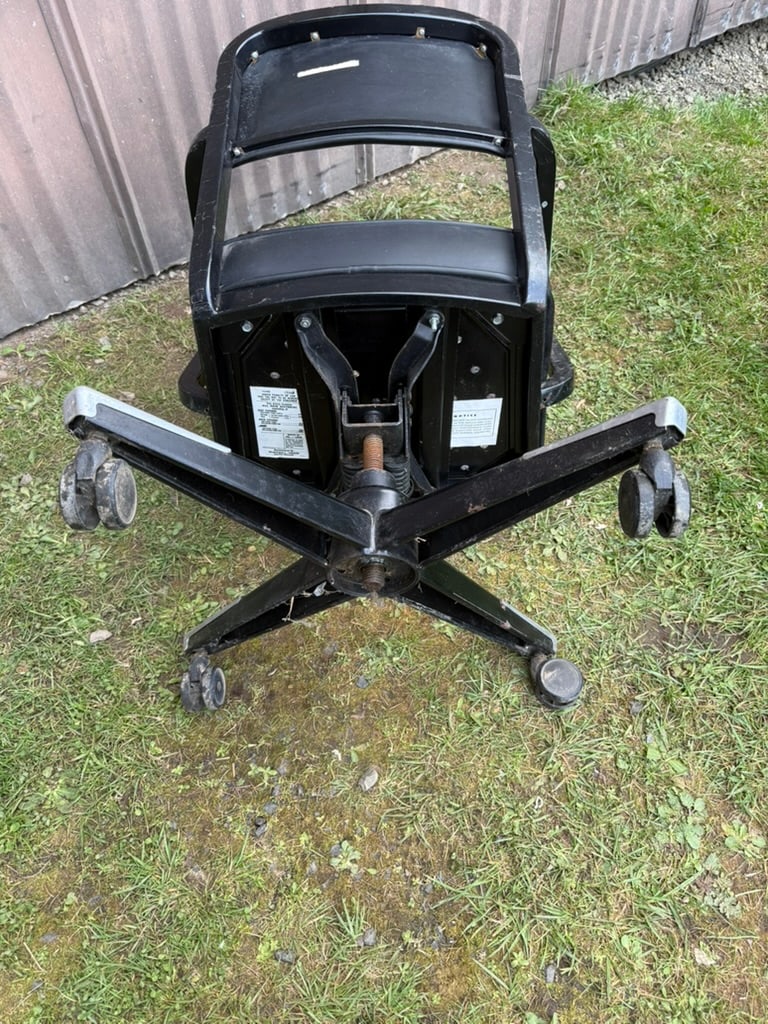 1960s MCM Rolling Swivel Tanker Chair by McDowell and Craig - 8