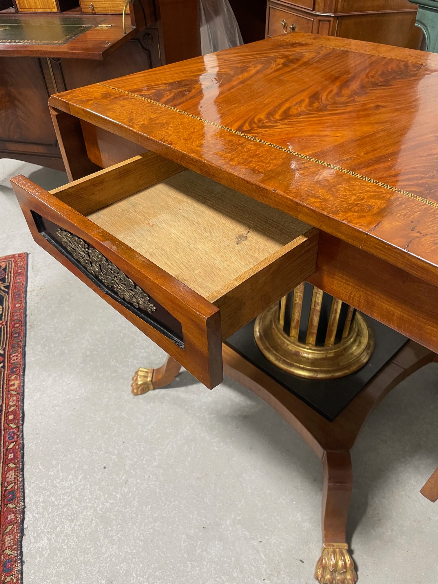 Late 19th Century Crotch Mahogany Drop Leaf Table - 7