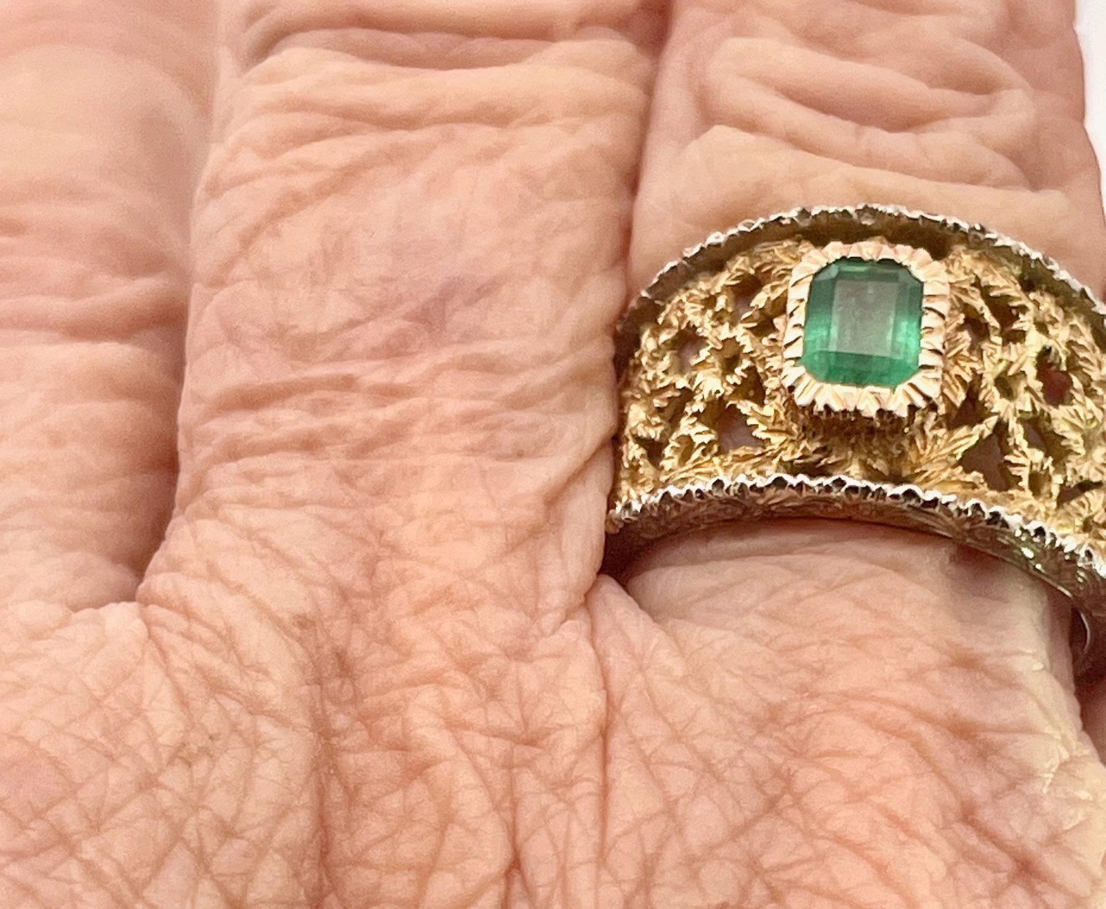 18k Renaissance Inspired Ring W/Emerald Center, Size 7.25 - 8