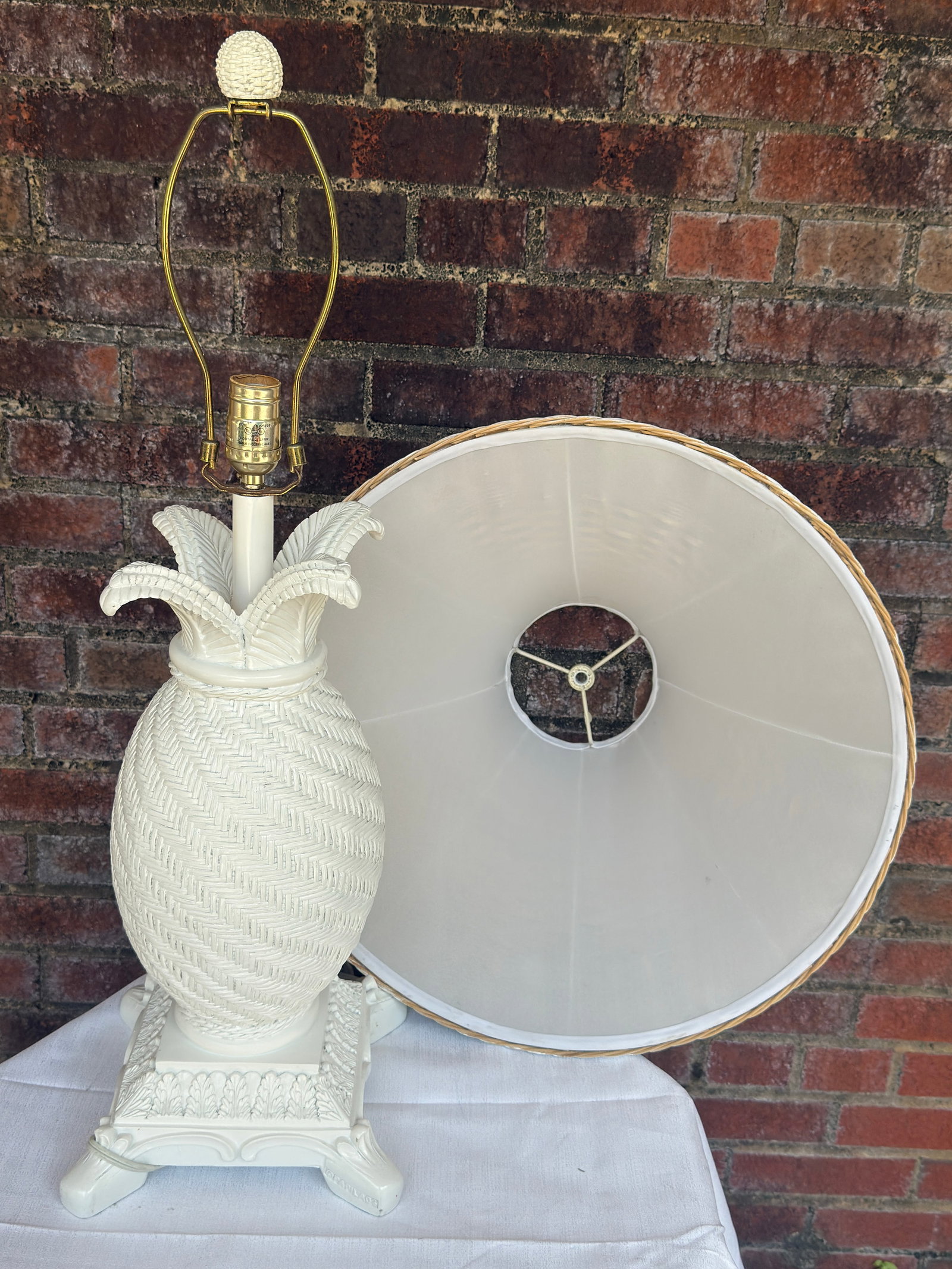 Vintage Palm Beach Regency White Faux Wicker Pineapple Table Lamp -Styled After Dorothy Draper /Mari - 4