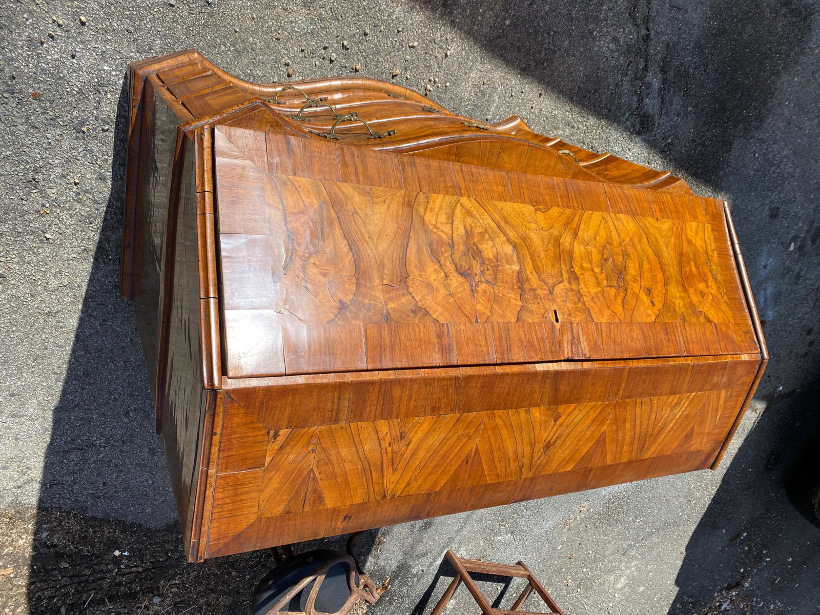 Mid 18th Century Venetian Olivewood Italian Desk - 3