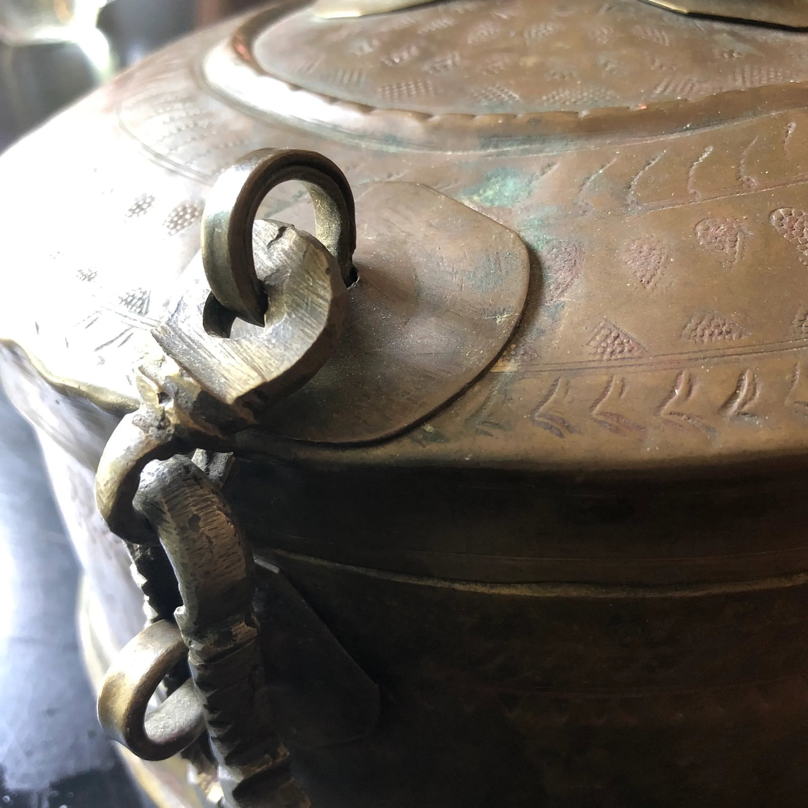 1900s Traditional Hand Hammered Brass Box With Latch - 2