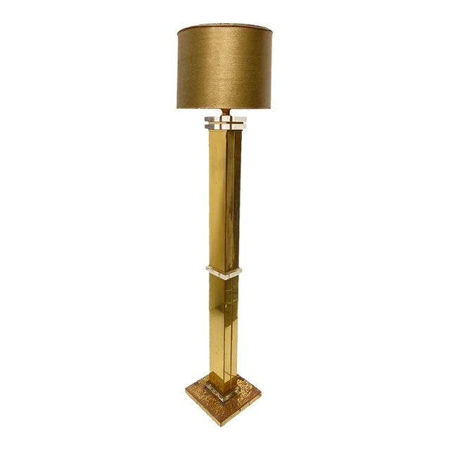 High Style Modern Lucite Acrylic and Brass Floor Lamp, Circa 1970: Title: High Style Modern Lucite Acrylic and Brass Floor Lamp, Circa 1970 Description: This High Style Modern Lucite Acrylic and Brass Floor Lamp, Circa 1970 features a brass body with a lower half mad