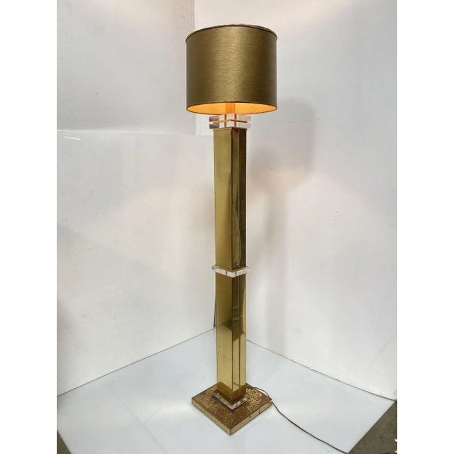 High Style Modern Lucite Acrylic and Brass Floor Lamp, Circa 1970 - 4