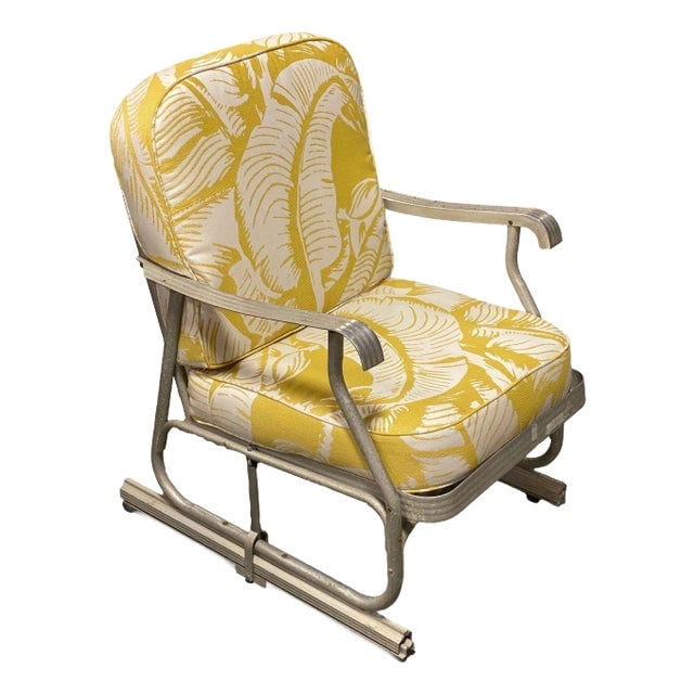 1950s Mid-Century Aluminum Patio/Outdoor Lounge Chair With Ski Legs: Title: 1950s Mid-Century Aluminum Patio/Outdoor Lounge Chair With Ski Legs Description: Post-war outdoor patio aluminum lounge chair with speed armrest and "ski" legs. This Mid-century patio/outdoor l