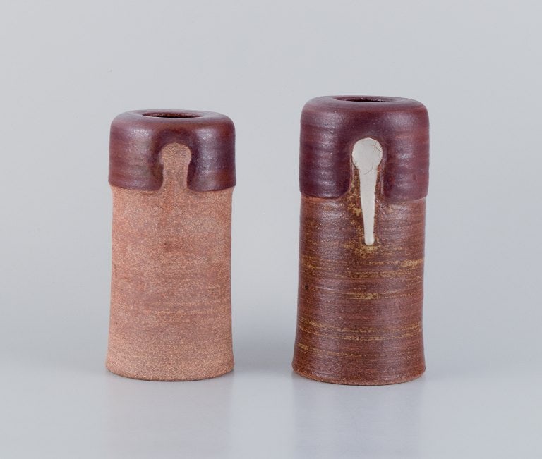 Mogens Nielsen, Nysted, Denmark, two ceramic vases. Handmade. Glazed in brown tones. - 2