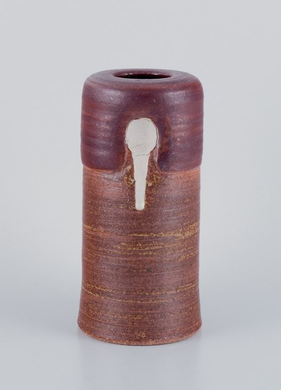Mogens Nielsen, Nysted, Denmark, two ceramic vases. Handmade. Glazed in brown tones. - 3