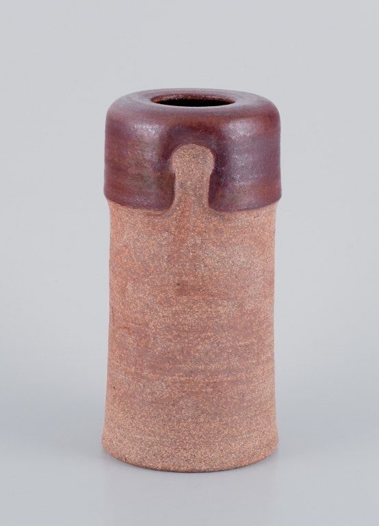 Mogens Nielsen, Nysted, Denmark, two ceramic vases. Handmade. Glazed in brown tones. - 4