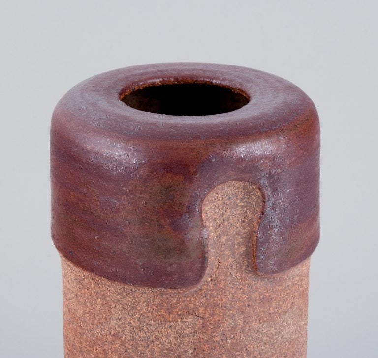 Mogens Nielsen, Nysted, Denmark, two ceramic vases. Handmade. Glazed in brown tones. - 5