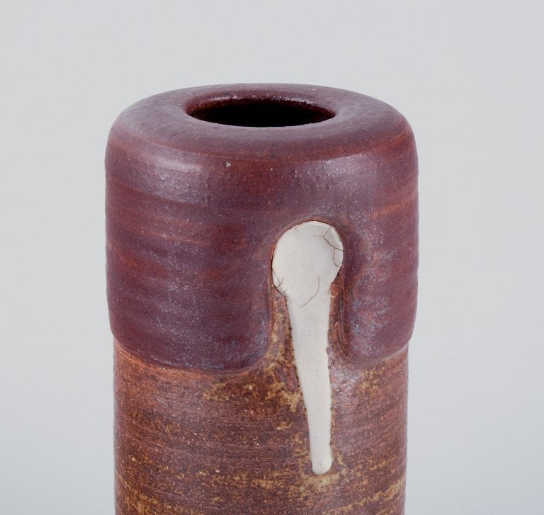 Mogens Nielsen, Nysted, Denmark, two ceramic vases. Handmade. Glazed in brown tones. - 6