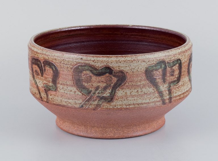 Mogens Nielsen, Nysted, Denmark, large handmade ceramic bowl decorated with abstract motifs. Glazed - 3