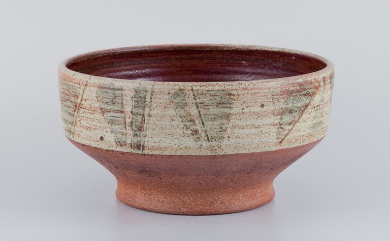 Mogens Nielsen, Nysted, Denmark, large handmade ceramic bowl decorated with abstract motifs. Glazed - 3