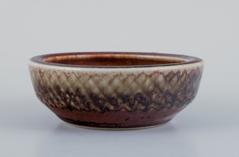 Carl Harry Stålhane for Rörstrand Atelje, a ceramic bowl in brown tones. - 3