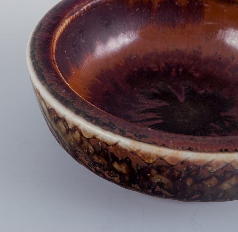 Carl Harry Stålhane for Rörstrand Atelje, a ceramic bowl in brown tones. - 4