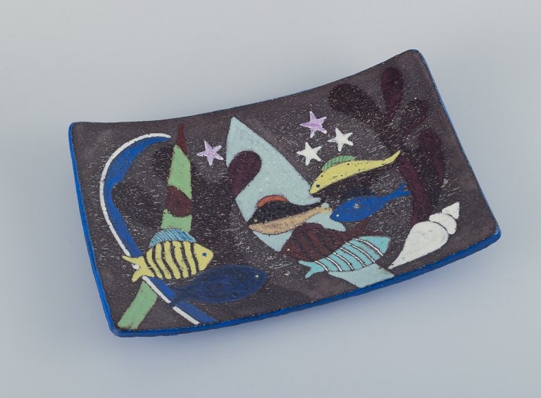 Anna Lisa Thomson for Upsala-Ekeby. Large "Spectra" ceramic dish with swimming fish. - 2