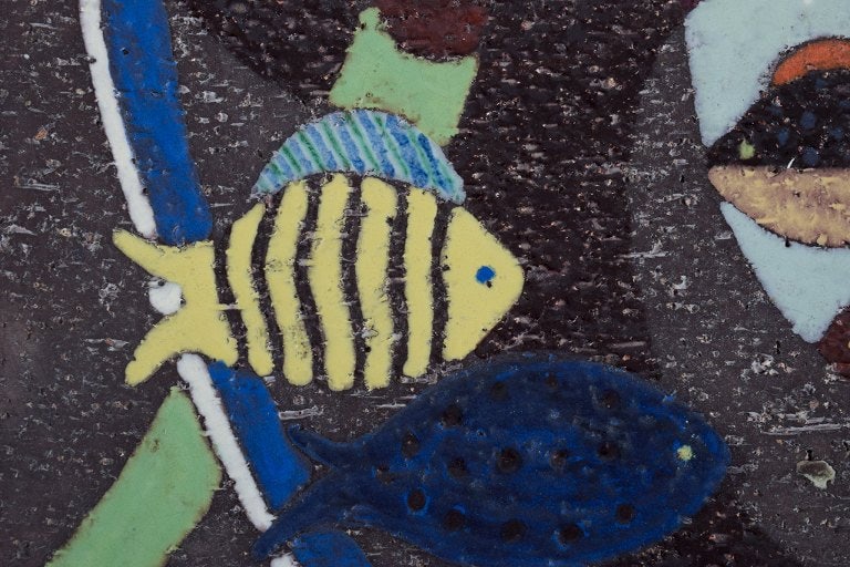 Anna Lisa Thomson for Upsala-Ekeby. Large "Spectra" ceramic dish with swimming fish. - 6