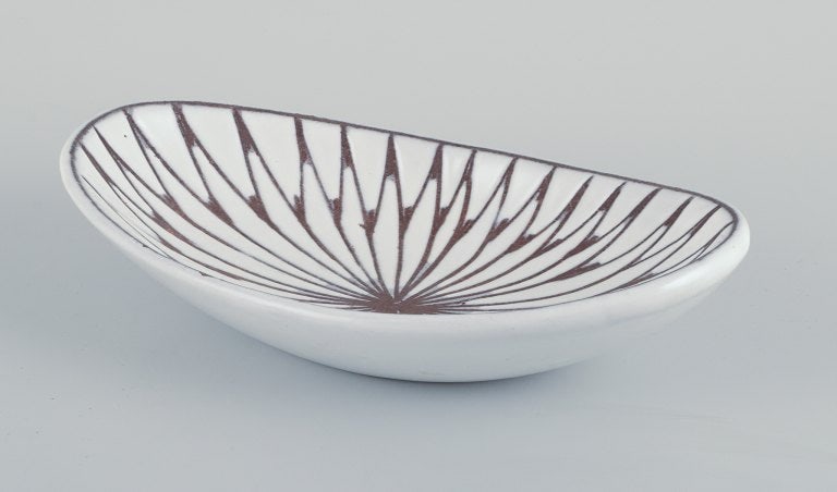 Mari Simmulson for Upsala Ekeby, Sweden. "Mars" ceramic bowl in white glaze. Modernist design. - 5