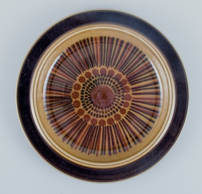 A set of four Arabia "Kosmos" dinner plates in stoneware. - 4