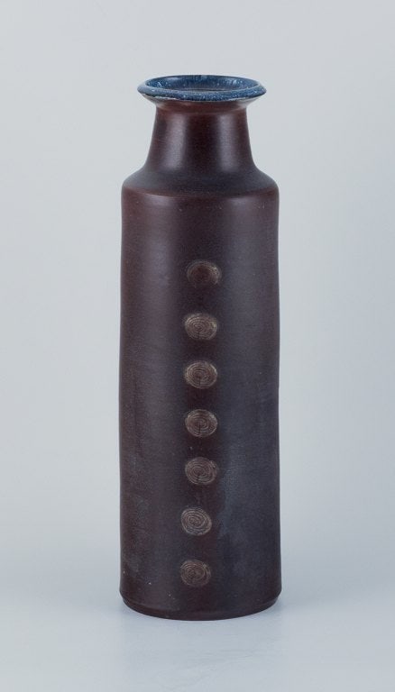 Jacob Bang (1932-2011) for Hegnetslund Lervarefabrik, Denmark. Large ceramic floor vase in a (1 of 8)